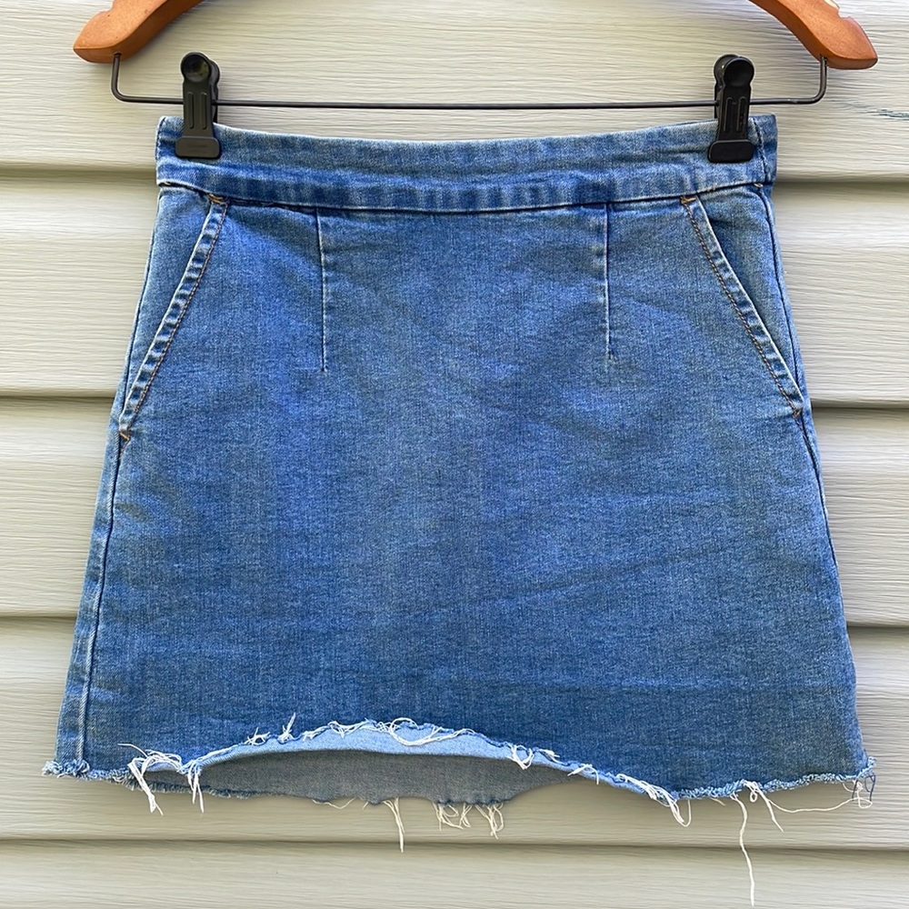 Medium Wash Raw Hem Bodycon Mini Skirt